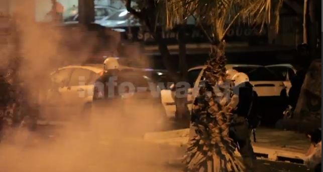 ΒΙΝΤΕΟ-Πετροπόλεμος δίπλα στα ΜΑΤ