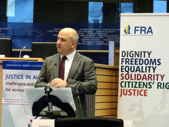 «Χαιρετίζω τις δράσεις ενάντια στη ΧΑ»