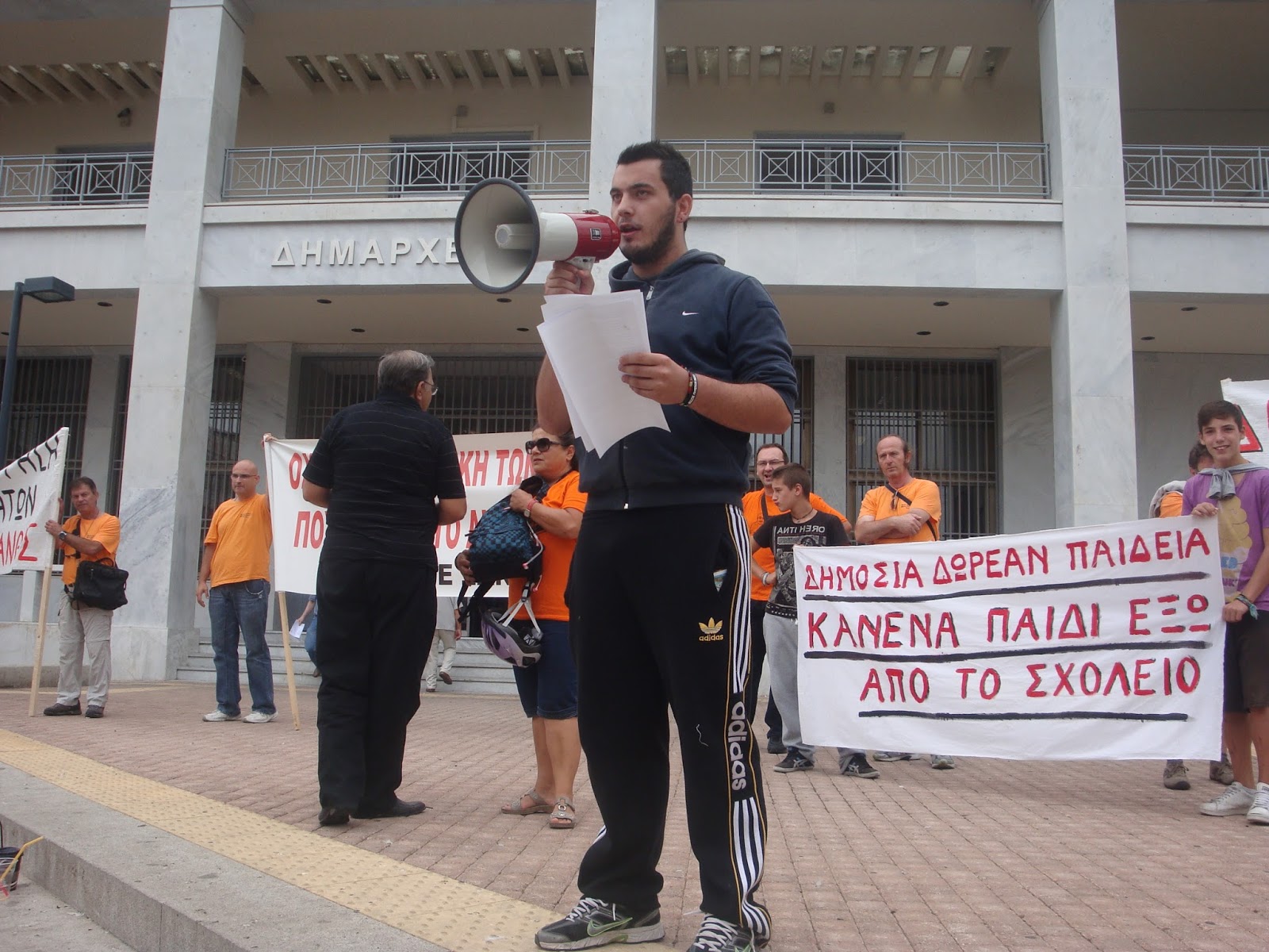 ΒΙΝΤΕΟ- «Οι καθηγητές καταφεύγουν στην αυτοκτονία»