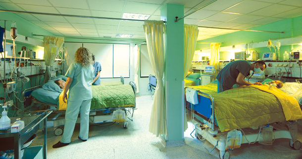 Οι κλειστές ΜΕΘ αφήνουν εκτός 5.600 ασθενείς