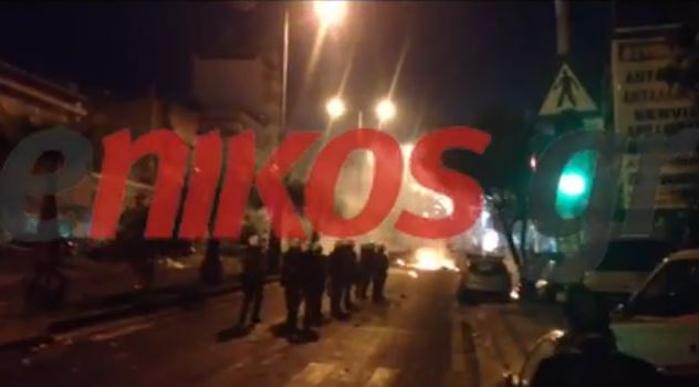 ΒΙΝΤΕΟ-Πετροπόλεμος κατοίκων-ΜΑΤ