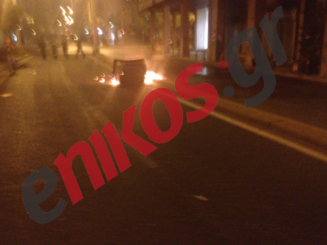 ΒΙΝΤΕΟ-Επεισόδια στη Μεσογείων πριν από τα γραφεία της Χ.Α.