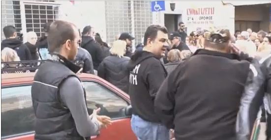 ΒΙΝΤΕΟ-Ο δράστης σε διανομή τροφίμων της Χρυσής Αυγής