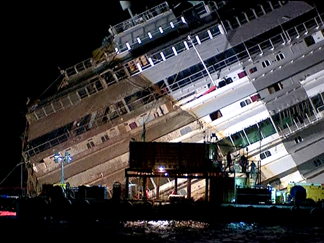 «Όρθιο» το Costa Concordia