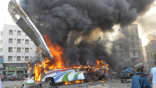 17 νεκροί από έκρηξη σε λεωφορείο