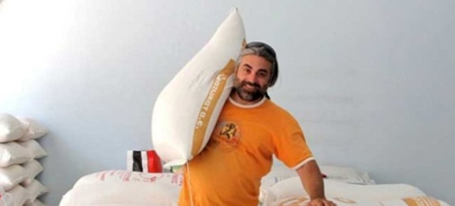 Πέτρες στο μαγαζί βουλευτή της Χ.Α.