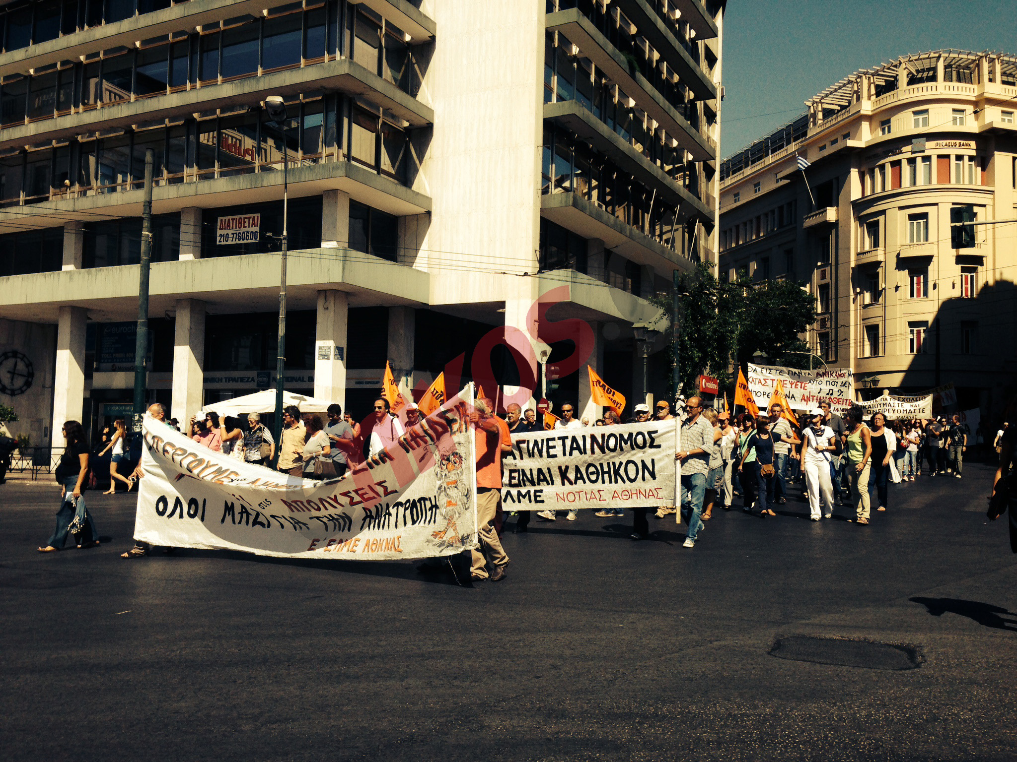 ΤΩΡΑ-ΦΩΤΟ: Διαδηλωτές στο κέντρο της Αθήνας