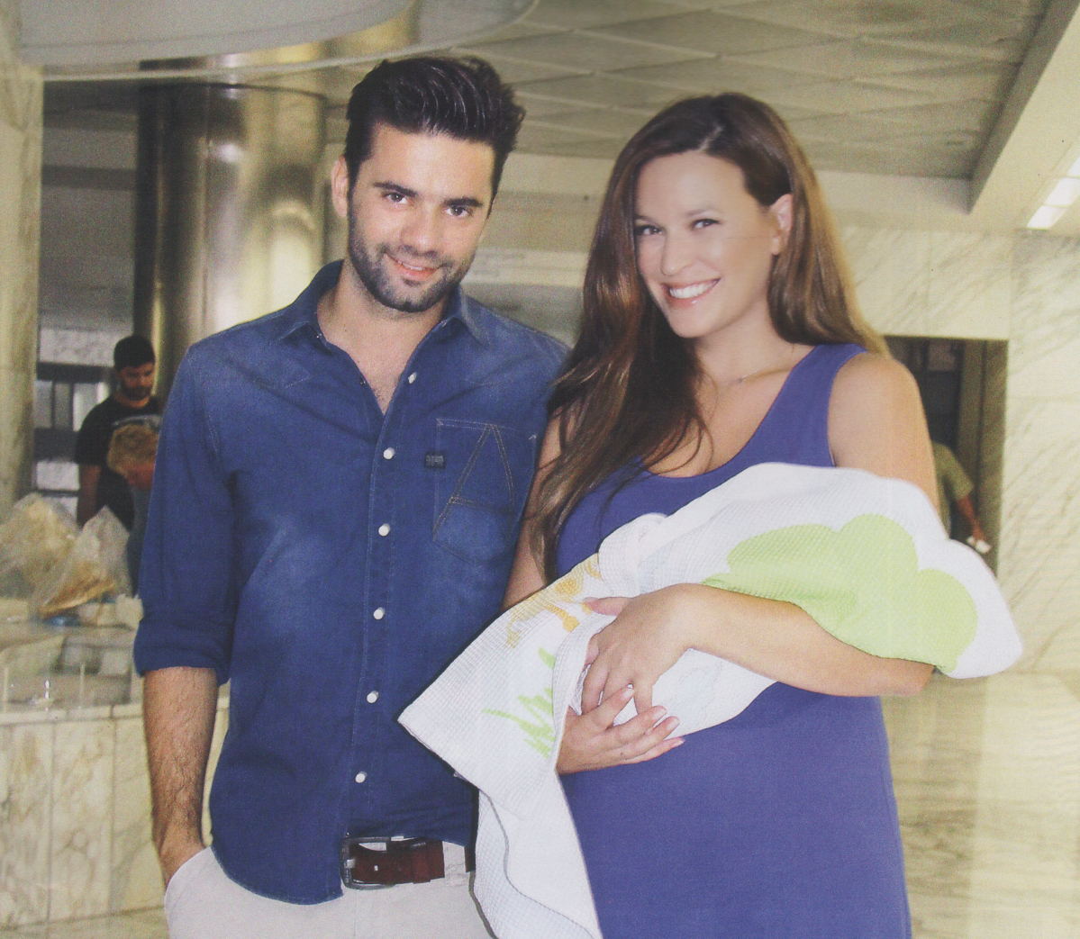 ΦΩΤΟ-Η οικογένεια Μαραντίνη με το μωρό