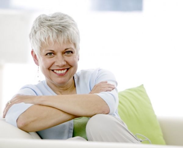 Εμμηνόπαυση: Tι αλλάζει στο στόμα της γυναίκας;