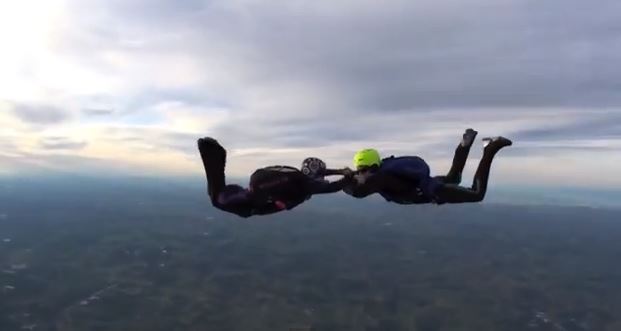 ΒΙΝΤΕΟ-Πρόταση γάμου στον αέρα