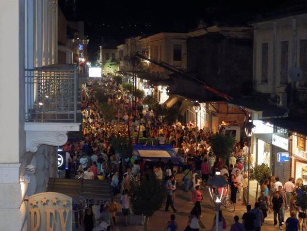 ΦΩΤΟ-«Λευκή νύχτα» στην Καλαμάτα