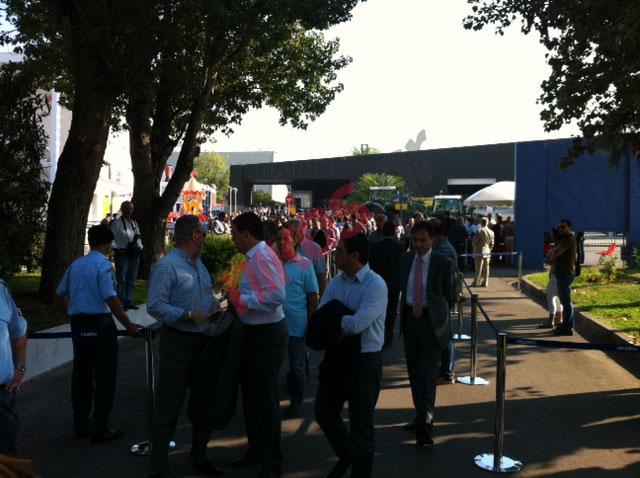 ΦΩΤΟ-Κοσμοσυρροή στη ΔΕΘ