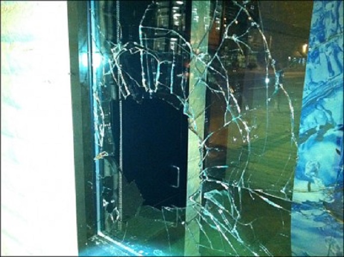 “Κατέβασε” τζαμαρία…