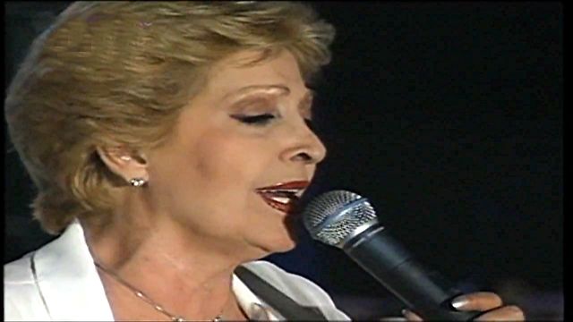 Λαϊκό προσκύνημα για την Πόλυ Πάνου