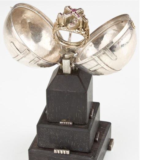 Δημοπρατείται δαχτυλίδι το οποίο φέρεται ότι ανήκε στον Χίτλερ