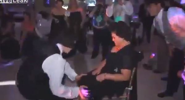 ΒΙΝΤΕΟ-Ο γαμπρός…έπεσε στην πεθερά