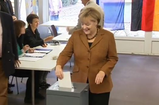 ΒΙΝΤΕΟ-Η Μέρκελ ψήφισε στο Βερολίνο