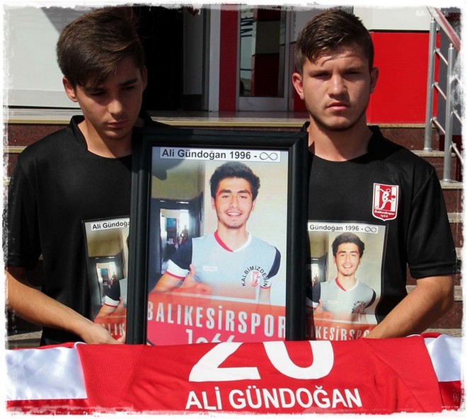 ΦΩΤΟ-Σοκ στην Τουρκία από θάνατο παίκτη