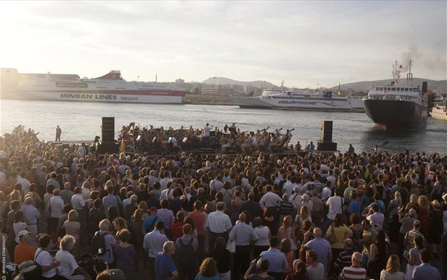 ΒΙΝΤΕΟ-“Το βαλς των καραβιών” μάγεψε