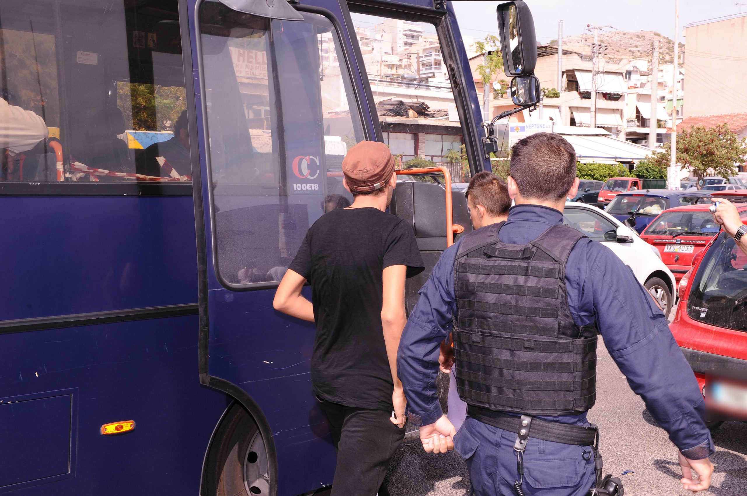 ΒΙΝΤΕΟ-Η αστυνομική επιχείρηση στο Πέραμα