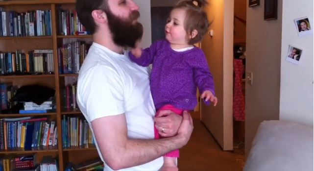 ΒΙΝΤΕΟ-Δεν τον αναγνώριζε η κόρη του