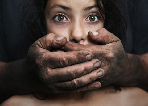Εκατοντάδες παιδιά θύματα βιασμών στην Αυστραλία