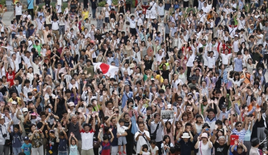 ΦΩΤΟ-Το Τόκιο γιορτάζει τη νίκη