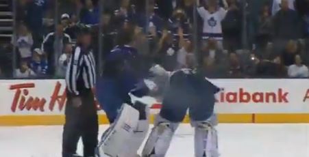 ΒΙΝΤΕΟ-Άγριο ξύλο σε αγώνα χόκεϊ