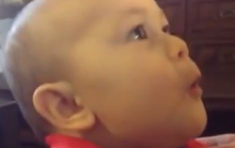 ΒΙΝΤΕΟ-Μωρό μαθαίνει να σφυρίζει