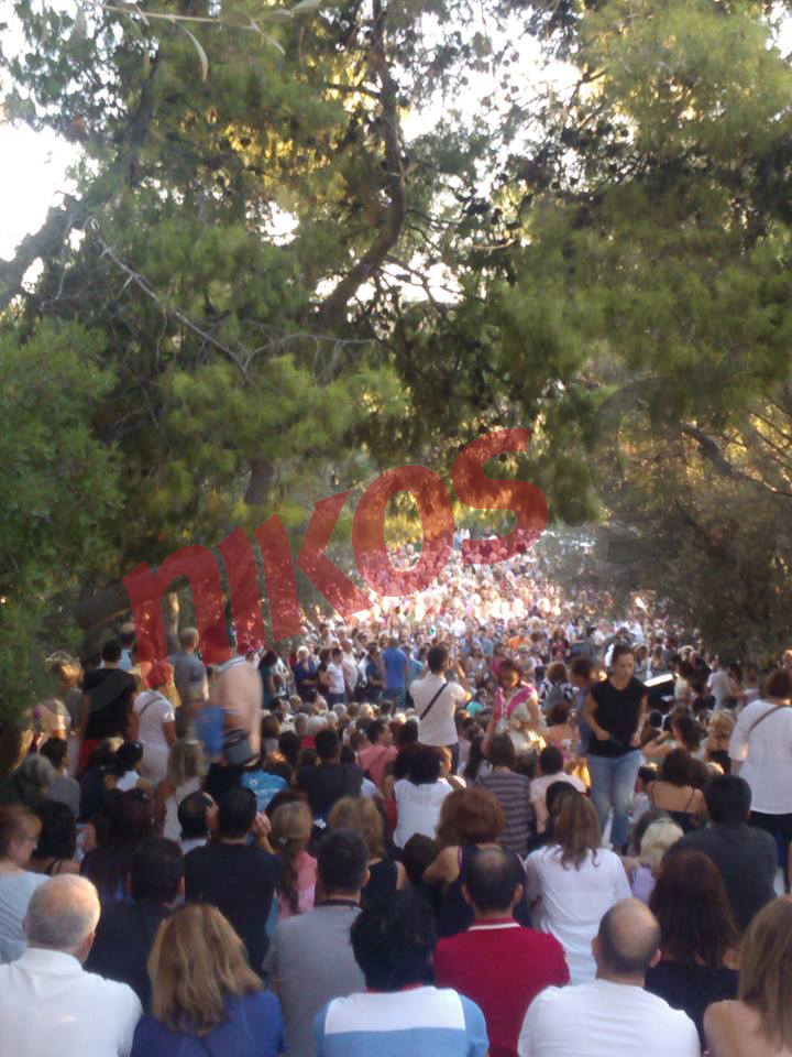 ΤΩΡΑ-Εκατοντάδες Αθηναίοι στο Ηρώδειο για την Κάλλας