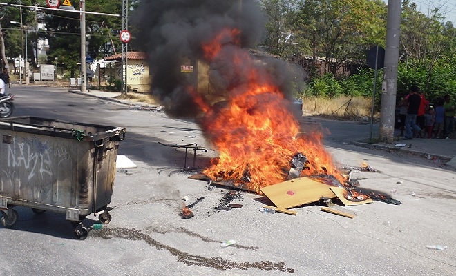 ΒΙΝΤΕΟ- Οδοφράγματα στο Μενίδι