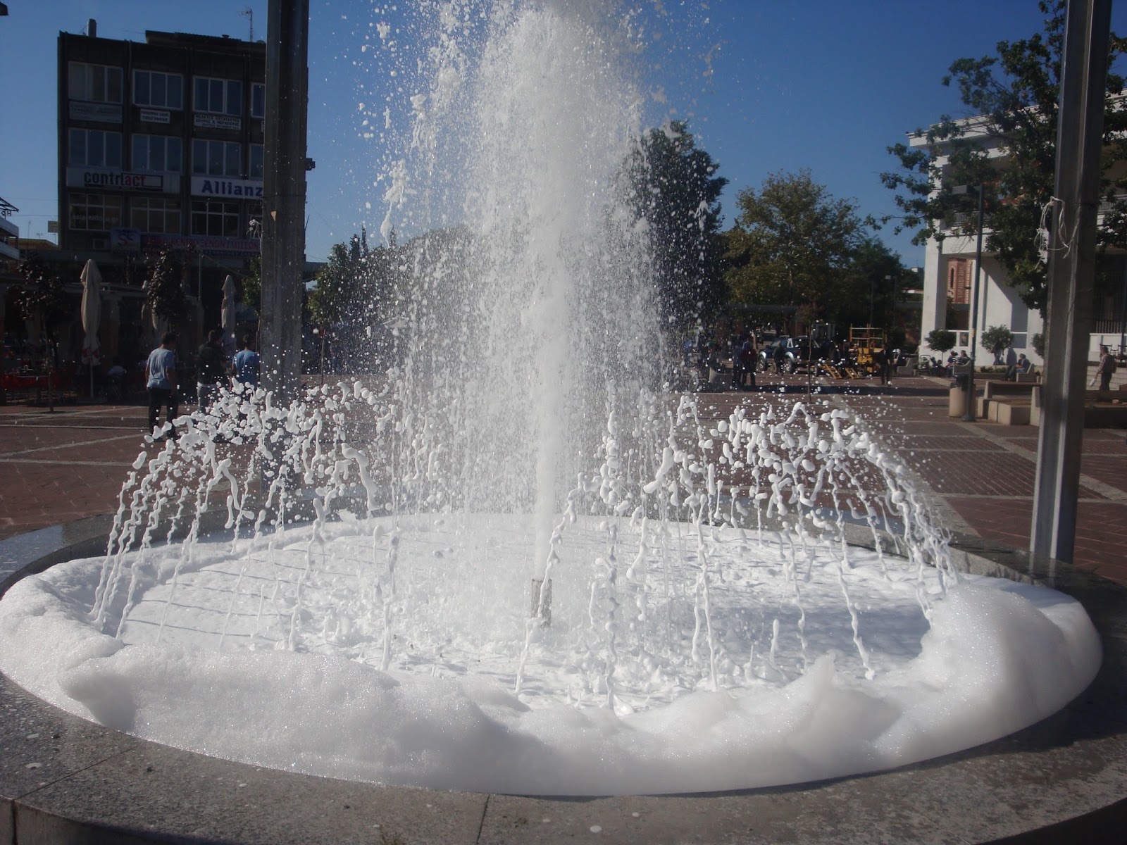 ΒΙΝΤΕΟ-“Άφρισε” το συντριβάνι