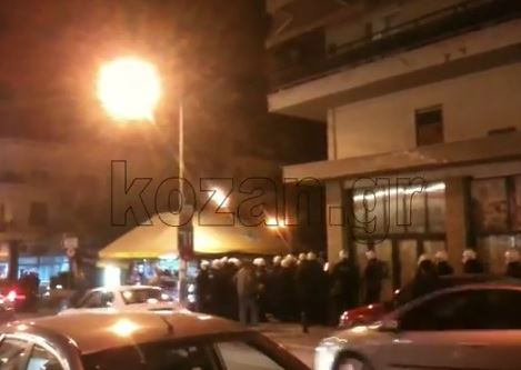 ΒΙΝΤΕΟ-Τα ΜΑΤ στα γραφεία της Χ.Α. στην Κοζάνη