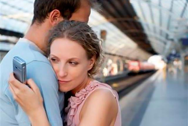 Noμίζεις ότι σε απατά; Τι πρέπει να κάνεις