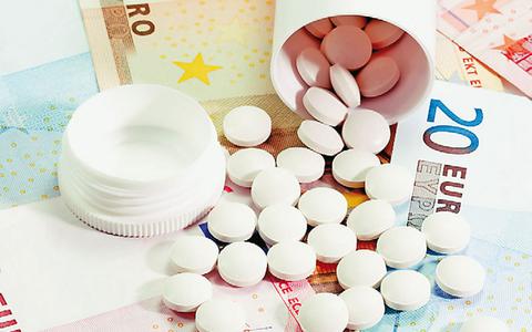 H τρόικα πιέζει για μείωση της φαρμακευτικής δαπάνης