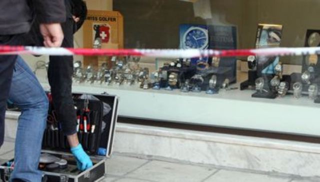 Συνελήφθη ληστής κοσμηματοπωλείων