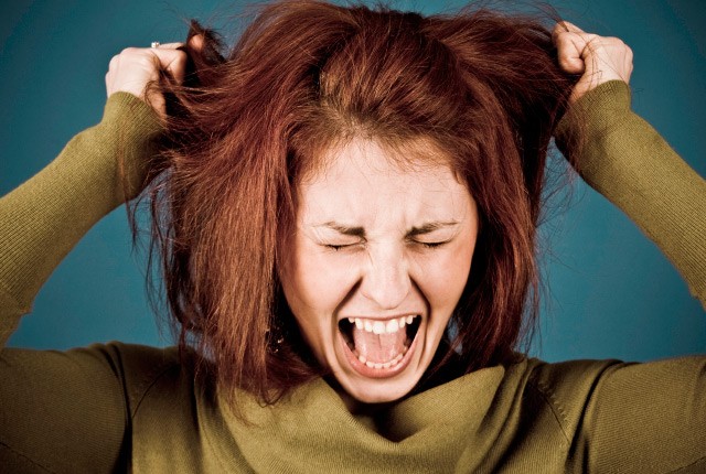 Όταν το μυαλό κάνει επίθεση στα μαλλιά μας