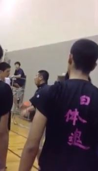 ΒΙΝΤΕΟ-13 χαστούκια στον μαθητή του!