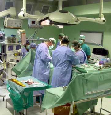 Πλαστική επέμβαση σε έφηβη χωρίς αυτί