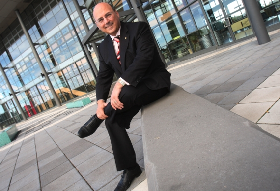 Ομογενής υφ. Οικονομικών στην Αυστραλία