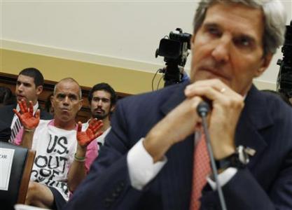 «Αιματοβαμμένοι» αντιπολεμικοί διαδηλωτές