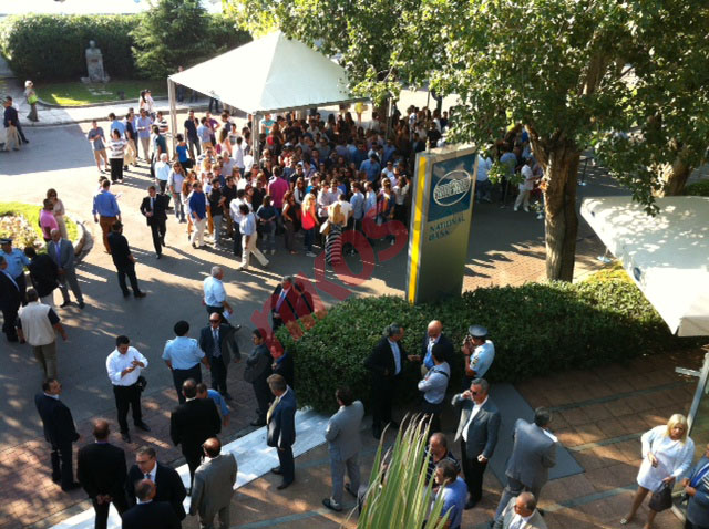 ΦΩΤΟ-Συνεχίζεται η προσέλευση στο Συνεδριακό