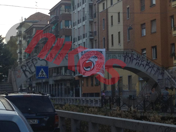 ΦΩΤΟ-Πανό στο Μιλάνο για τον Παύλο Φύσσα