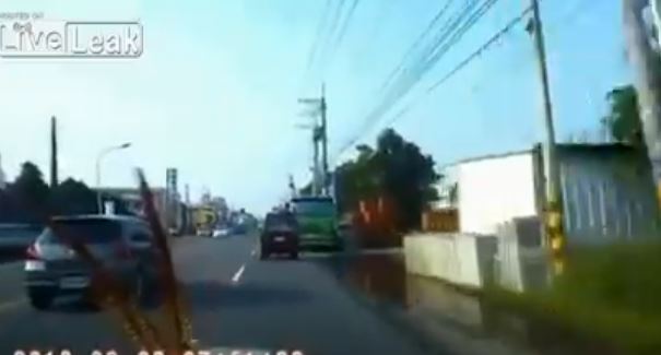 BINTEO-Πως δεν είδε ολόκληρο φορτηγό;