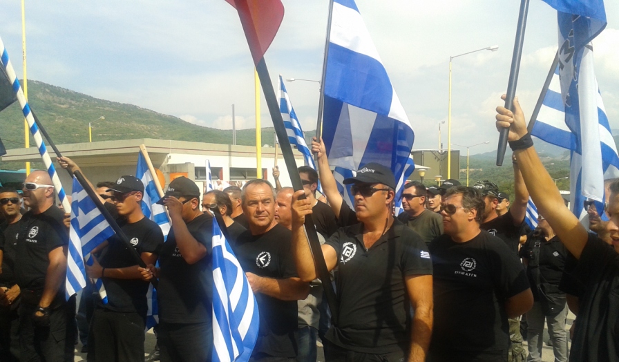 ΦΩΤΟ-Η Χρυσή Αυγή έκλεισε τα σύνορα