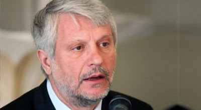 “Ολέθριο πολιτικό σφάλμα η ταύτιση των άκρων”