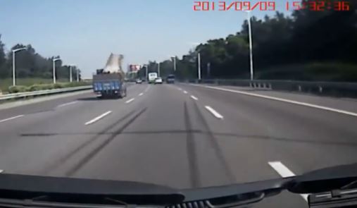 ΒΙΝΤΕΟ-Tον έσωσε η… τύχη του