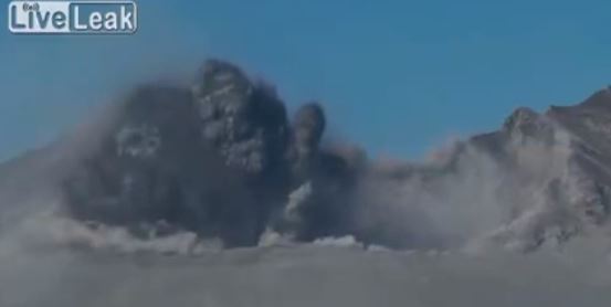 BINTEO-Η στιγμή της έκρηξης ηφαιστείου