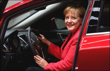 Η Μέρκελ κάνει test drive