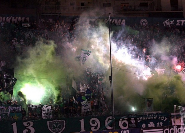 Συμπλοκή οπαδών-ΜΑΤ στη Λεωφόρο